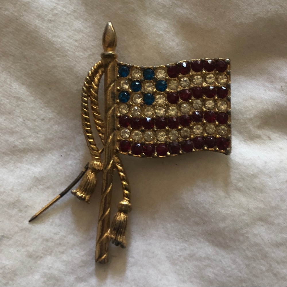GC. American flag lapel pin- brooch
